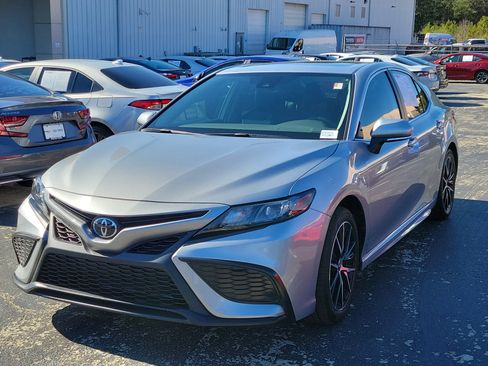 Used 2024 Toyota Camry SE image 3