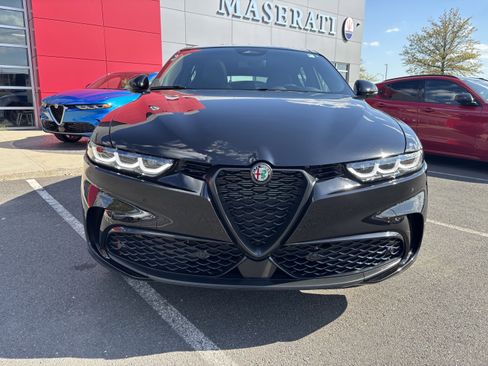 Certified 2025 Alfa Romeo Tonale w/ Premium Package AWD/4WD image 2