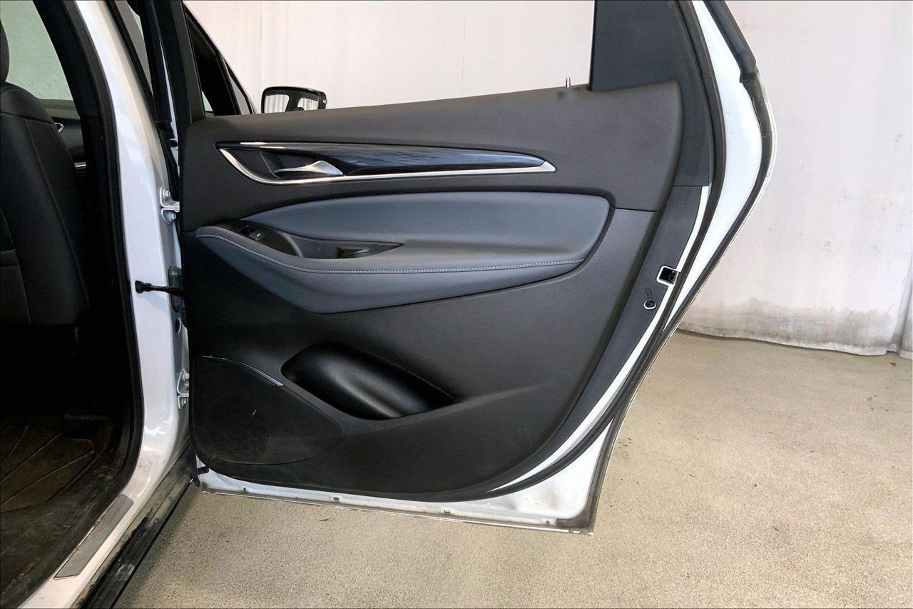 Used 2022 Buick Enclave Essence w/ Sport Touring Edition FWD image 23