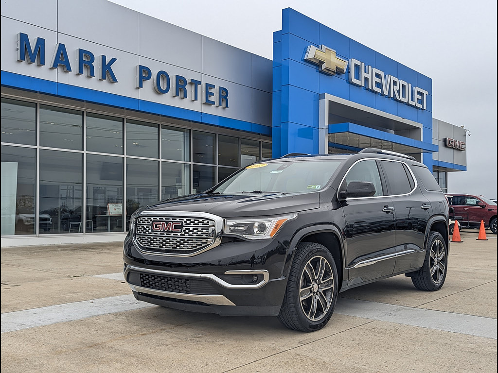 Used 2017 GMC Acadia Denali w/ Technology Package FWD image 1