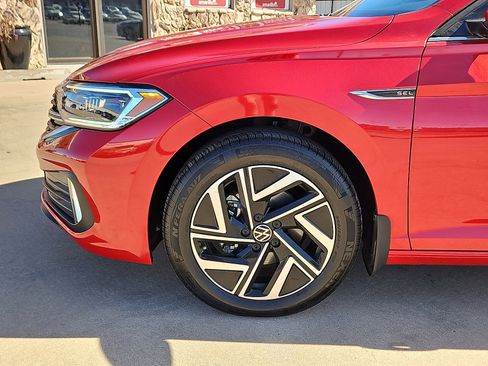 Used 2024 Volkswagen Jetta SEL image 5