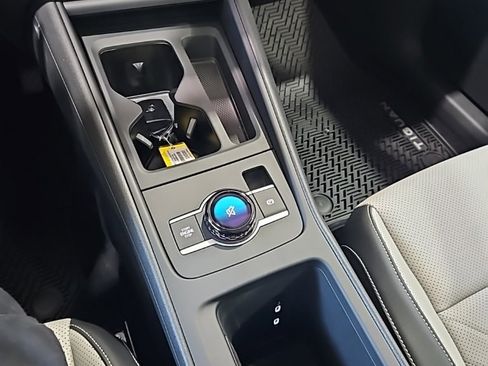 New 2025 Volkswagen Tiguan SE image 33