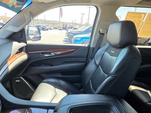 Used 2018 Cadillac Escalade ESV Premium Luxury AWD/4WD image 26