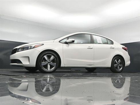 Used 2018 Kia Forte S FWD image 17