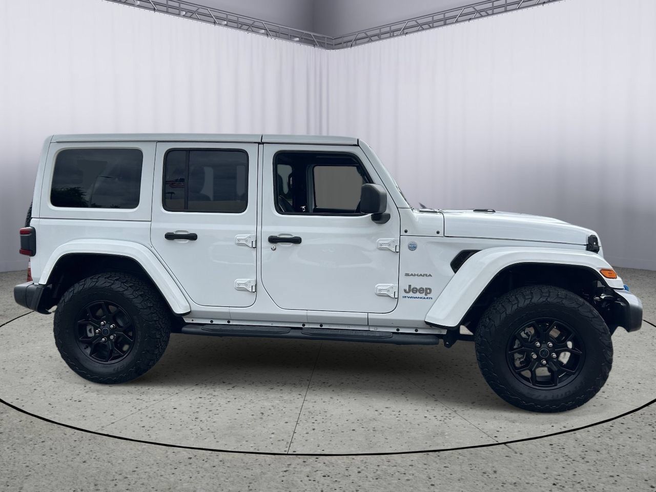 Used 2024 Jeep Wrangler Unlimited Sahara w/ Safety Group AWD/4WD image 6