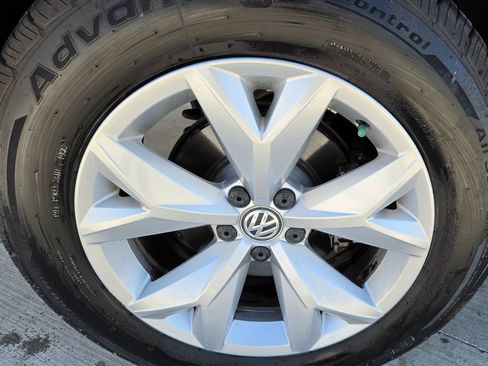 Used 2018 Volkswagen Atlas Launch Edition FWD image 9