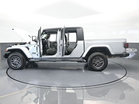 Certified 2024 Jeep Gladiator Sport image 66