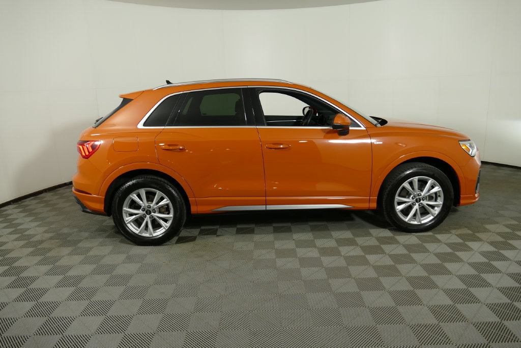 Used 2024 Audi Q3 2.0T Premium w/ Convenience Package AWD/4WD image 2