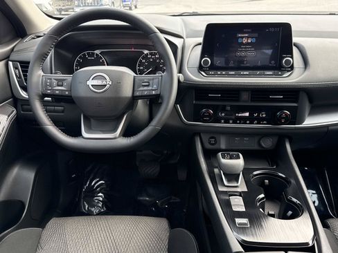 Used 2025 Nissan Rogue SV FWD image 2
