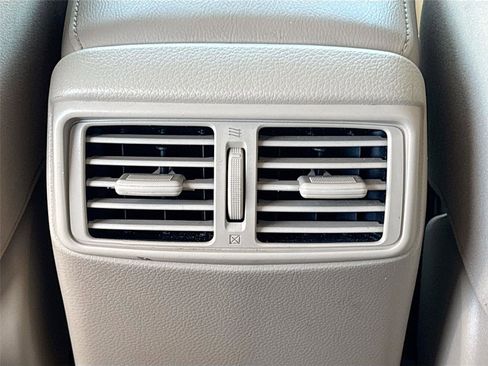 Used 2015 Nissan Rogue SV w/ SV Premium Package image 27