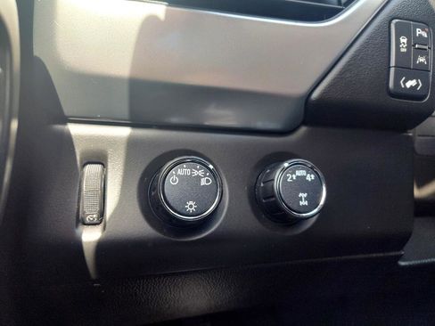 Used 2020 Chevrolet Suburban LT image 18