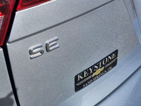 Used 2024 Volkswagen Tiguan SE image 12