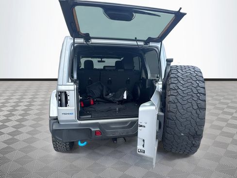 Used 2023 Jeep Wrangler Unlimited Rubicon 4xe w/ Cold Weather Group AWD/4WD image 30