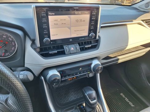 Used 2020 Toyota RAV4 XLE Premium image 6