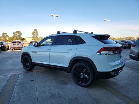 New 2026 Volkswagen Atlas Cross Sport SE image 4