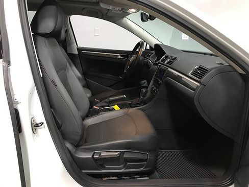 Used 2016 Volkswagen Passat 1.8T SE FWD image 13
