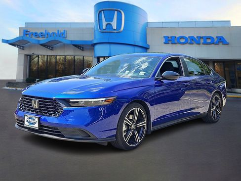 Used 2025 Honda Accord Sport image 3