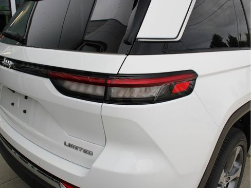 New 2025 Jeep Grand Cherokee Limited image 39