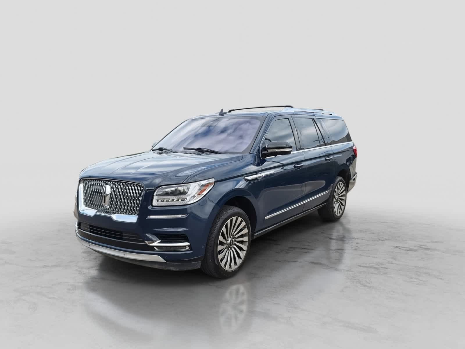 Used 2020 Lincoln Navigator L Reserve w/ Luxury Package AWD/4WD image 4