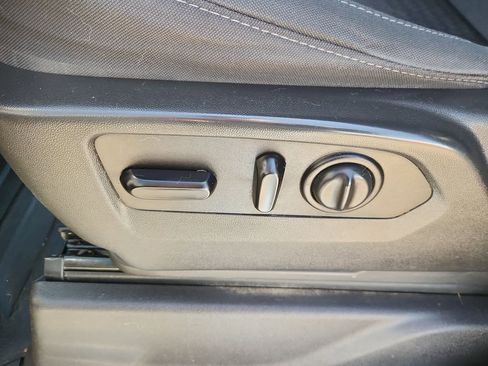 Used 2020 Chevrolet Silverado 2500 LT w/ Convenience Package image 8