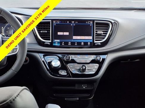 New 2026 Chrysler Pacifica Select image 7