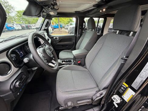 Certified 2025 Jeep Wrangler Unlimited Sahara AWD/4WD image 21