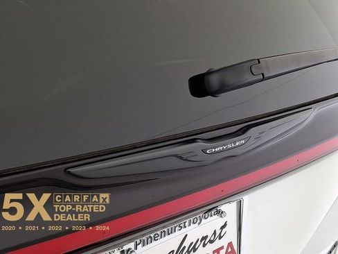 Used 2025 Chrysler Pacifica Limited image 35