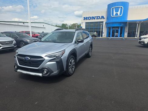 Used 2025 Subaru Outback Limited AWD/4WD image 7
