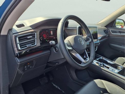 Used 2025 Volkswagen Atlas SEL AWD/4WD image 11