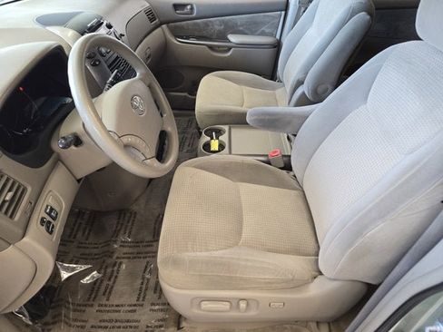 Used 2010 Toyota Sienna CE image 19