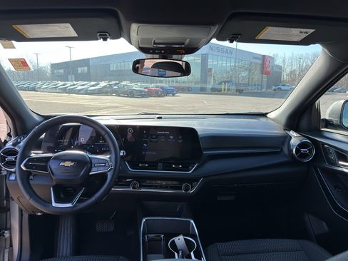 Used 2025 Chevrolet Equinox LT image 28