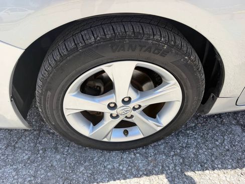 Used 2013 Toyota Corolla LE w/ Premium Pkg FWD image 9