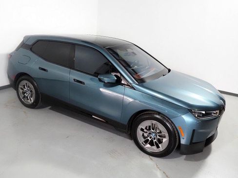 Used 2023 BMW iX xDrive50 w/ Ultimate Package 2 image 12