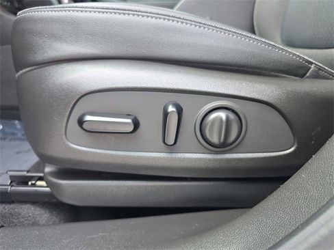 Certified 2021 Buick Encore GX Select w/ Advanced Technology Package image 18