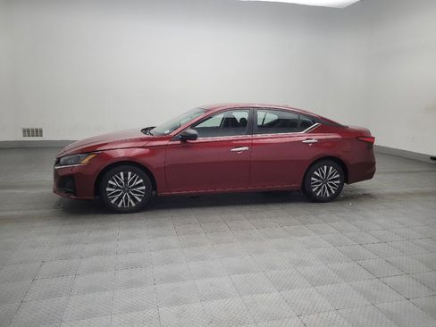 Used 2024 Nissan Altima 2.5 SV image 2
