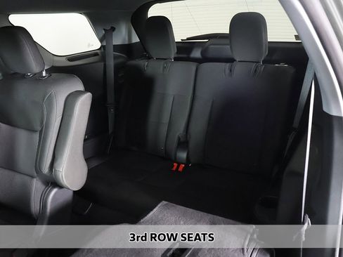 Used 2023 Ford Explorer XLT image 5