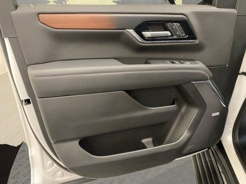 Used 2025 GMC Yukon Denali w/ Sun & Power Step Package AWD/4WD image 28