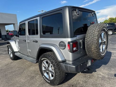 Used 2019 Jeep Wrangler Unlimited Sahara AWD/4WD image 7