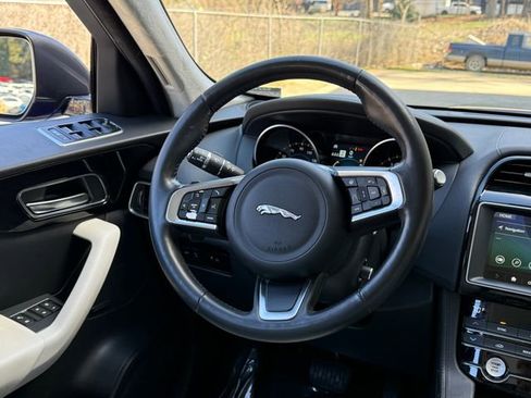 Used 2020 Jaguar F-PACE Prestige image 19