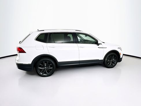 Used 2024 Volkswagen Tiguan SE image 10