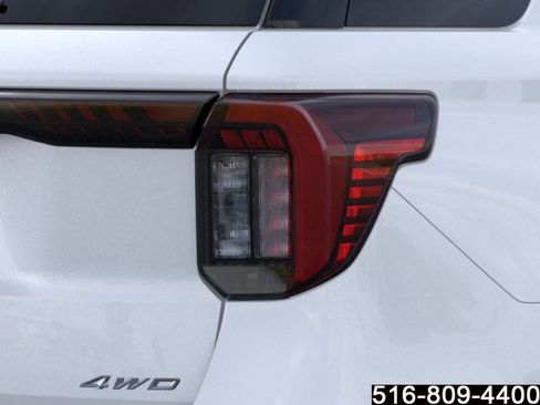 Used 2025 Ford Explorer Active AWD/4WD image 22
