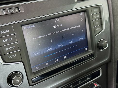 Used 2017 Volkswagen Golf Alltrack S image 15