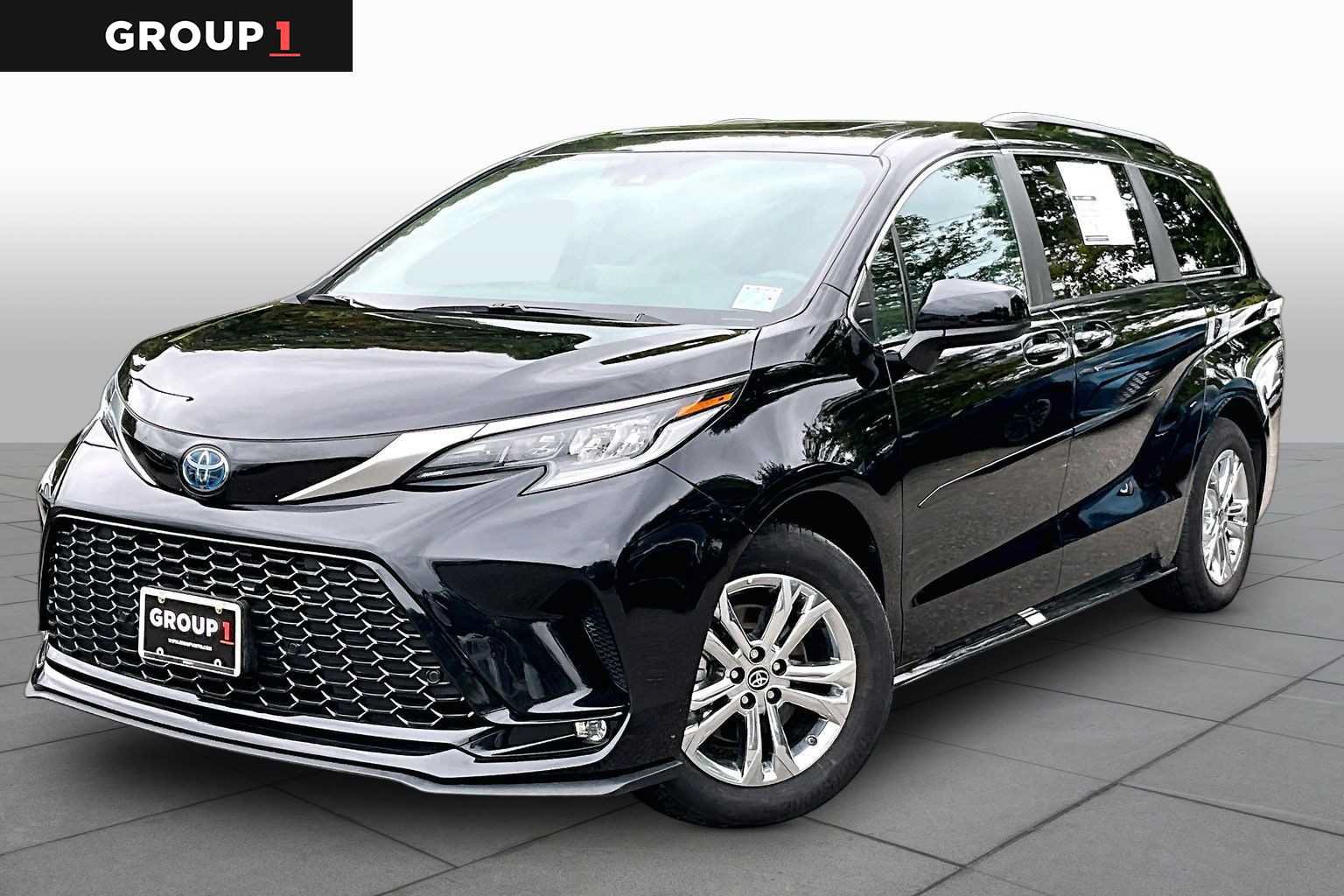 Used 2023 Toyota Sienna XSE w/ XSE Plus Package AWD/4WD image 1