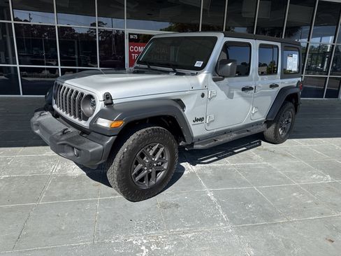 Used 2024 Jeep Wrangler Sport S image 3