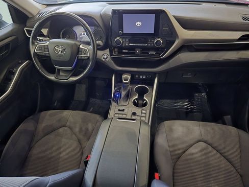Used 2023 Toyota Highlander LE image 25