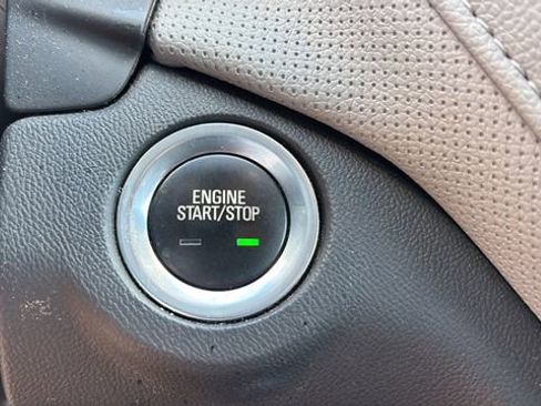 Used 2020 Chevrolet Equinox Premier image 21