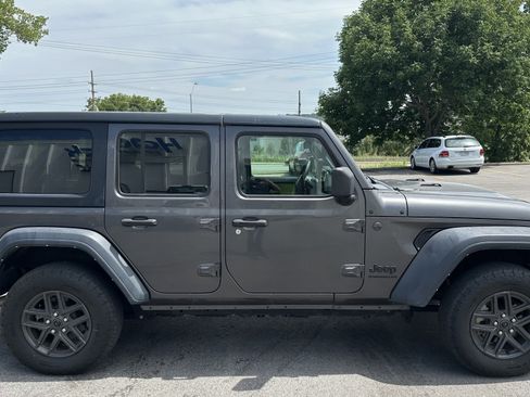 Used 2024 Jeep Wrangler Unlimited Sport AWD/4WD image 11