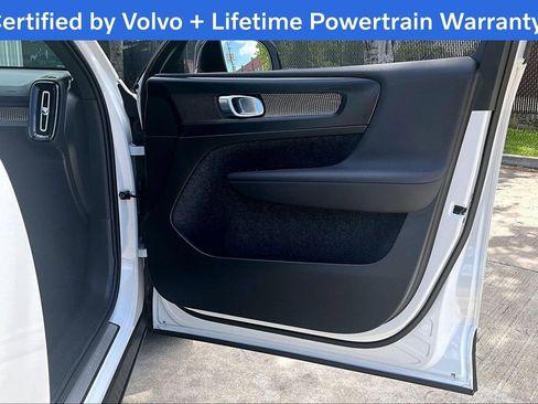 Used 2025 Volvo XC40 B5 Plus AWD/4WD image 25