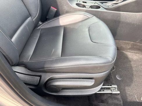Used 2022 Kia Niro Touring Special Edition FWD image 15