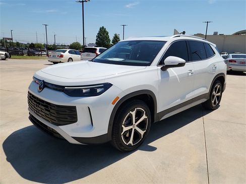 New 2025 Volkswagen Tiguan SE image 8